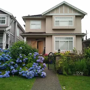 Helen's House / Close To Skytrain And Airport Vancouver